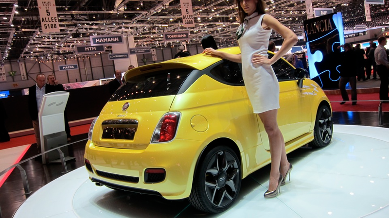 Illustration for article titled Zagato Fiat 500 Coupé is model bait